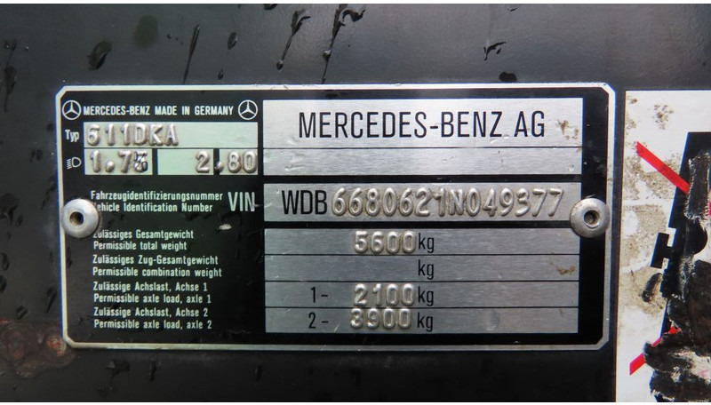 فان Mercedes-Benz Vario 611 D Excellent state, Manual diesel pomp: صورة 21