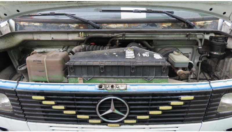 فان Mercedes-Benz Vario 611 D Excellent state, Manual diesel pomp: صورة 18