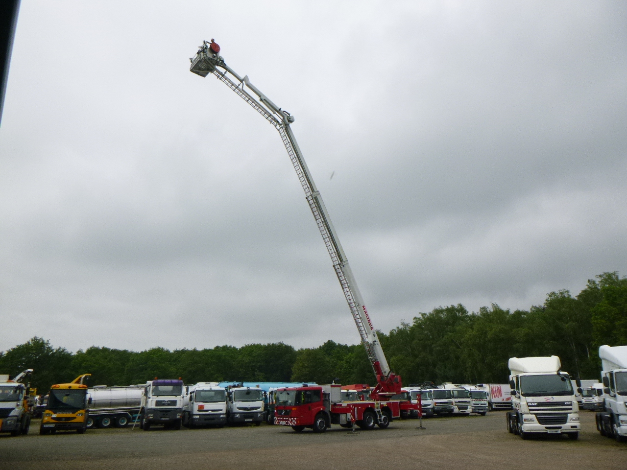 سيارة إطفاء Mercedes Econic 6x2 RHD Magirus ALP325 fire truck: صورة 9