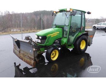  John-Deere 2520 Tractor with plow and spreader - آلية المنفعة/ مركبة خاصة