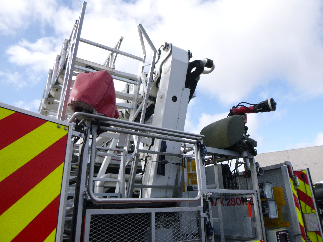 سيارة إطفاء Scania P310 6x2 RHD fire truck + pump, ladder & manlift: صورة 27