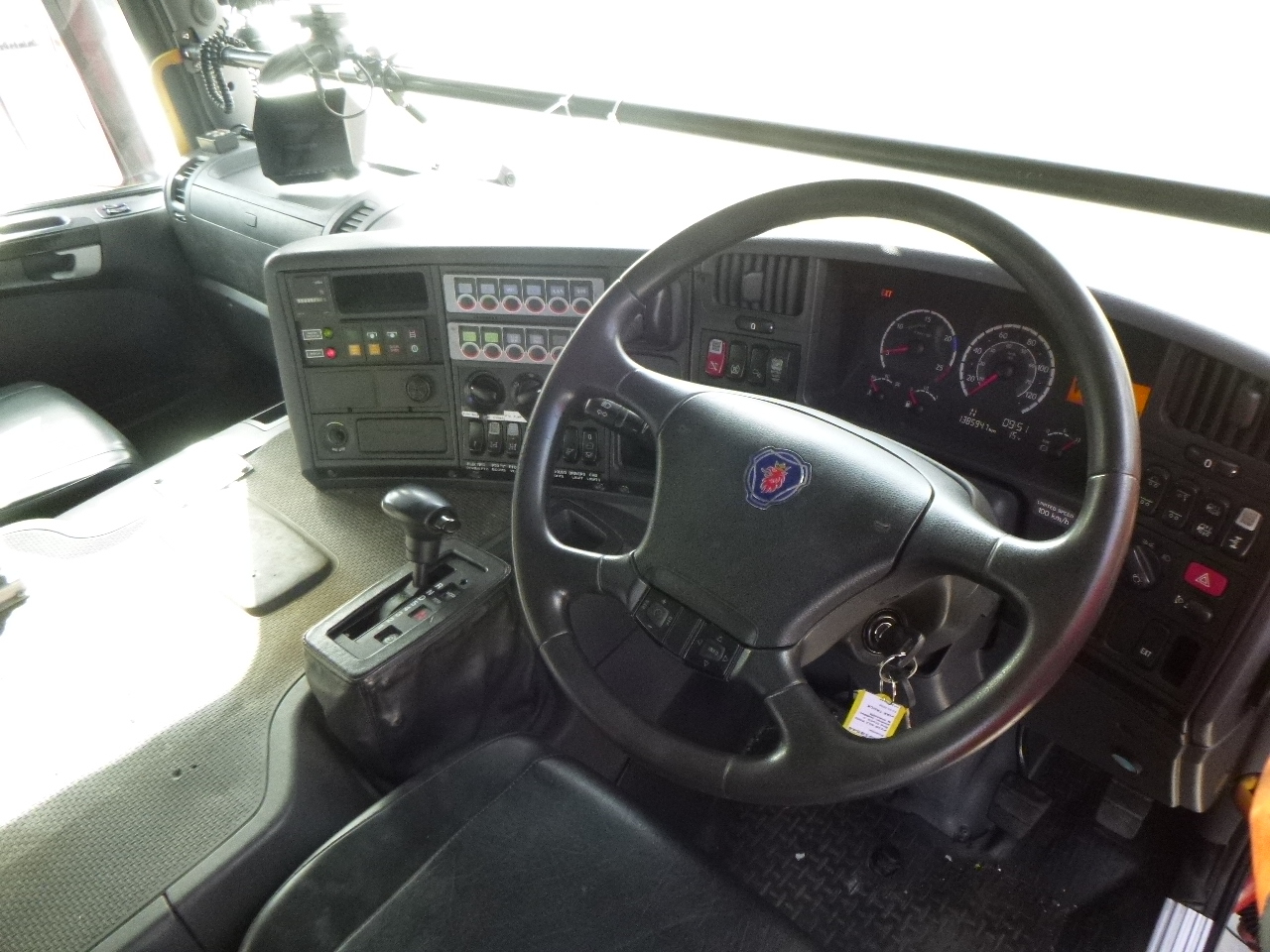 سيارة إطفاء Scania P310 6x2 RHD fire truck + pump, ladder & manlift: صورة 30