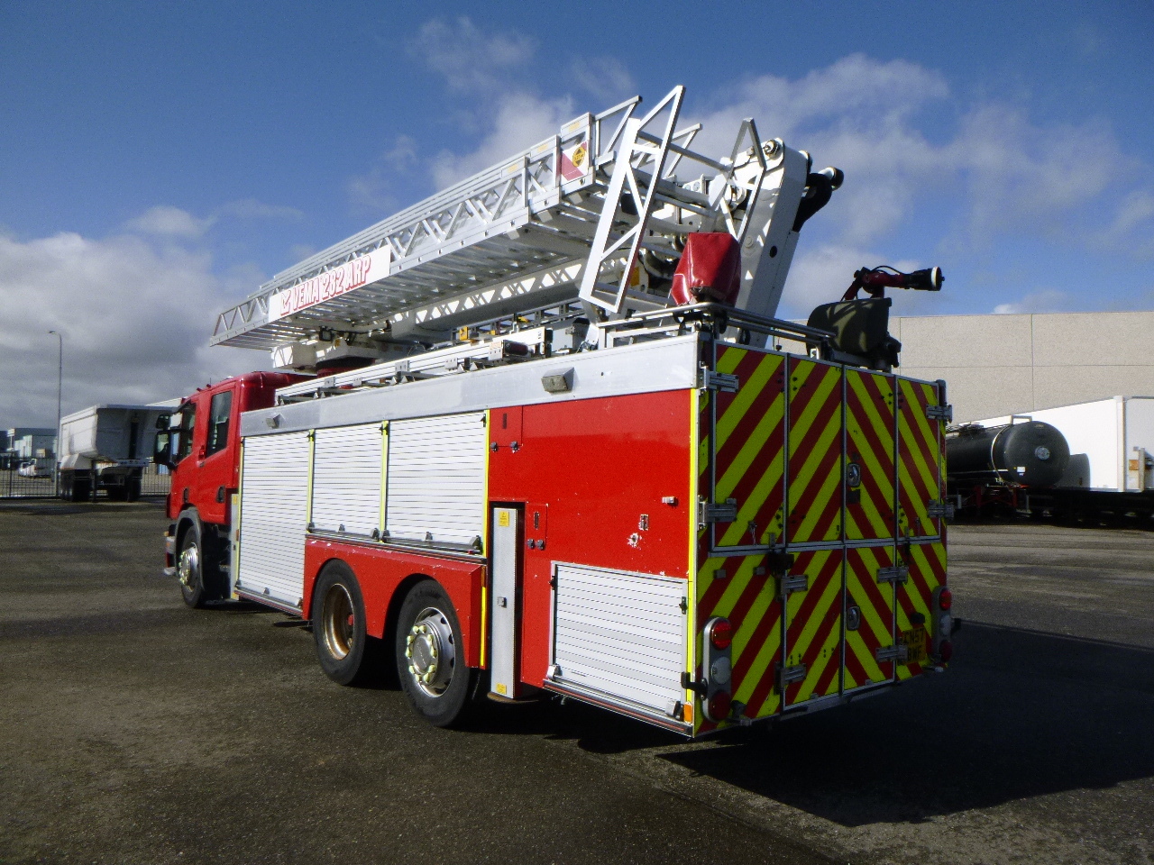 سيارة إطفاء Scania P310 6x2 RHD fire truck + pump, ladder & manlift: صورة 3