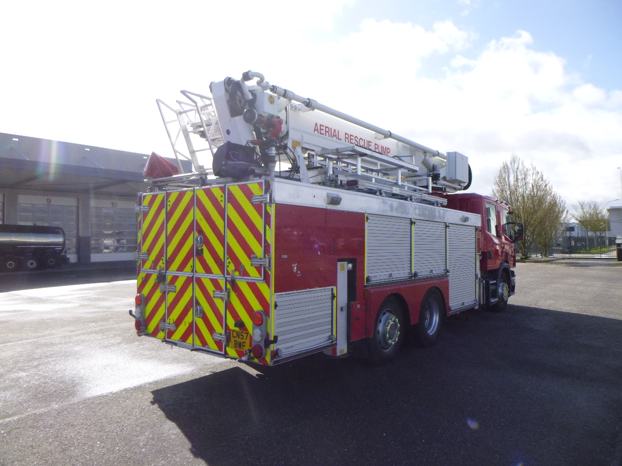 سيارة إطفاء Scania P310 6x2 RHD fire truck + pump, ladder & manlift: صورة 4