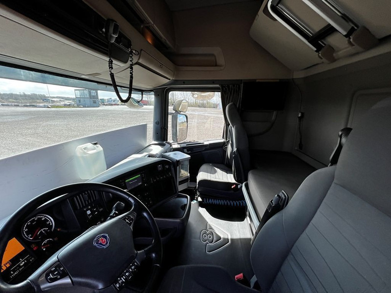 وحدة جر Scania R580 V8 Crown edition 2017. Air / Air suspension. Opticruise / Retarder. 2900mm weelbase. truck like new inside and outside: صورة 18