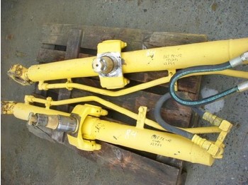 Komatsu (84) D 65 hydraulic jack / Hubzylinder - اسطوانة هيدروليكية