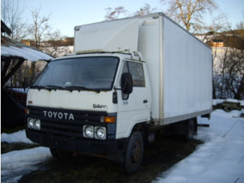 Toyota Dyna - شاحنة مقفلة