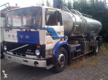 Volvo F7 - شاحنة صهريج