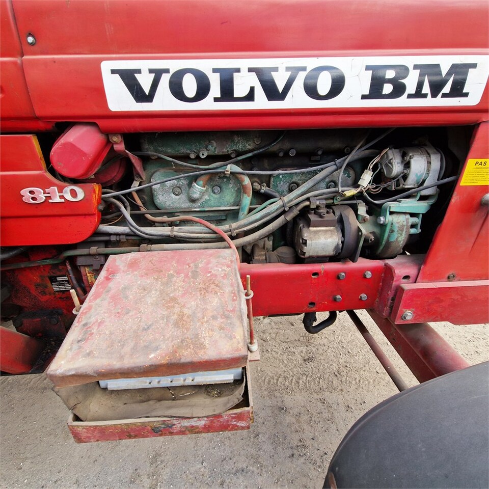 جرار Volvo 810: صورة 28