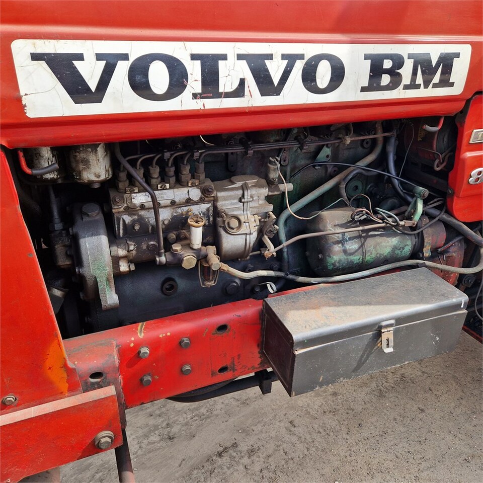 جرار Volvo 810: صورة 27