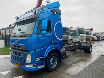 شاحنة هيكل كابينة Volvo FM 330 4X2 EURO 6: صورة 1