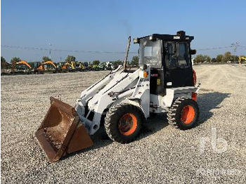 BOBCAT MELROE 2400 - اللودر بعجل: صورة 1