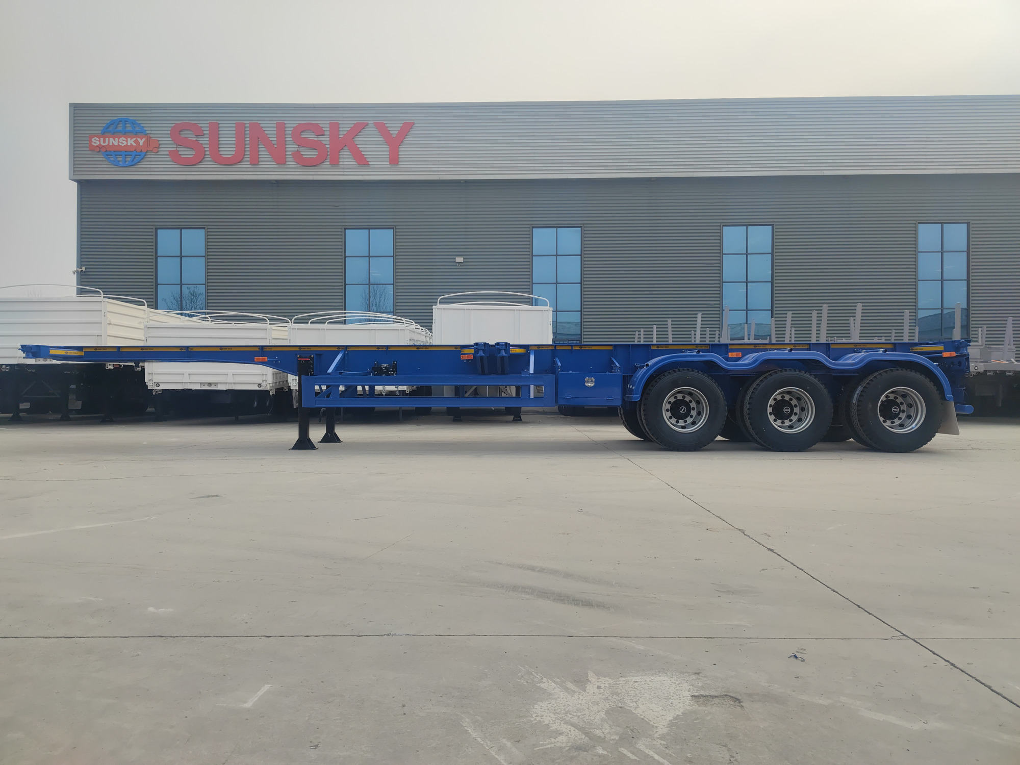 Xiamen Sunsky Vehicle Co.,Ltd - وحدات جر SINOTRUK - سنة: 2022, علبة السرعة: يدوي undefined: صورة 3
