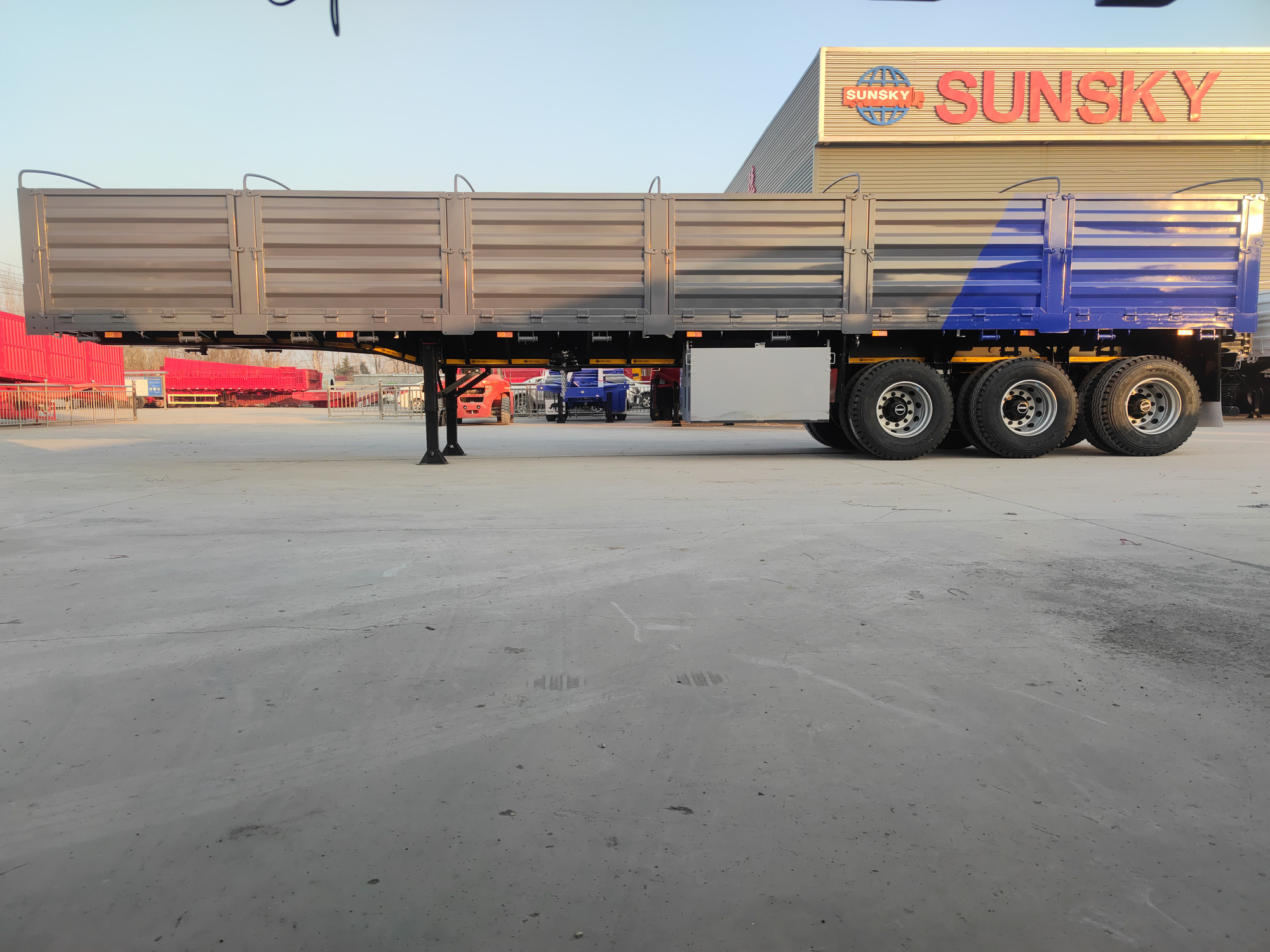 Xiamen Sunsky Vehicle Co.,Ltd - وحدات جر SINOTRUK - سنة: 2022, علبة السرعة: يدوي undefined: صورة 1