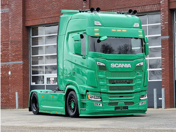 وحدة جر SCANIA S