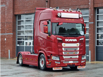 وحدة جر SCANIA S 500