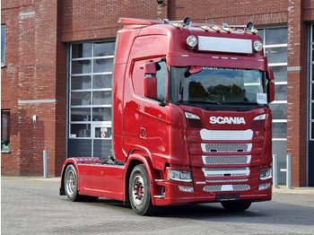 وحدة جر SCANIA S 500