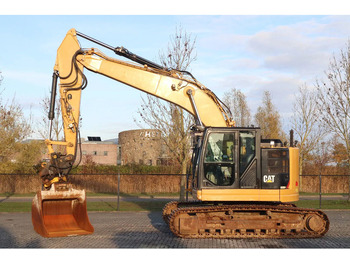 حفار زحاف CATERPILLAR 325FL
