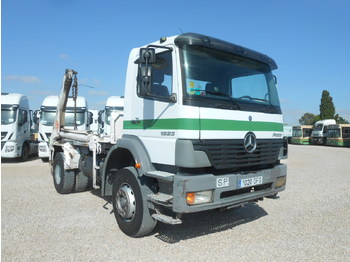 شاحنة نقل المخلفات لنقل حاويات MERCEDES BENZ 1823 K: صورة 1