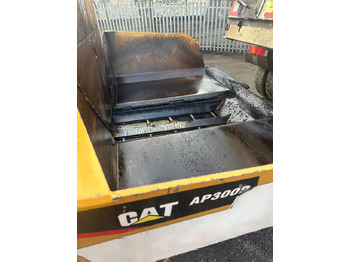 مدادة الأسفلت Caterpillar AP300D: صورة 5