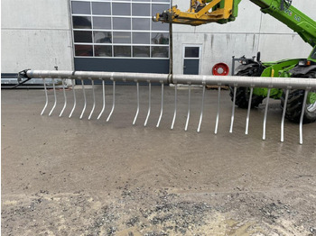 الآلات الزراعية CLAAS