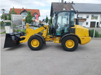 اللودر بعجل CATERPILLAR 906H