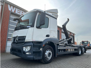 شاحنة ذات خطاف MERCEDES-BENZ Actros 2543
