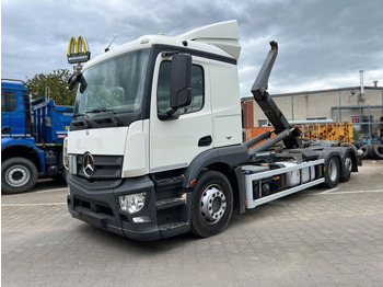 شاحنة ذات خطاف MERCEDES-BENZ Actros 2543