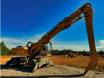 آلات البناء LIEBHERR A 924