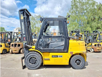 رافعة شوكية تعمل بالغاز Hyundai 40L-7A: صورة 4