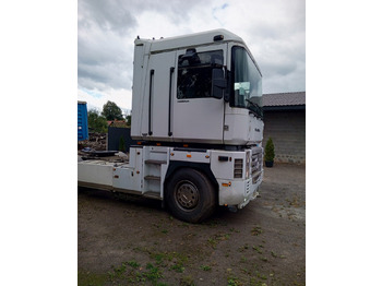 وحدة جر RENAULT Magnum 440