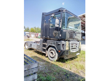 وحدة جر RENAULT Magnum 440