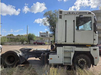 وحدة جر RENAULT Magnum 480