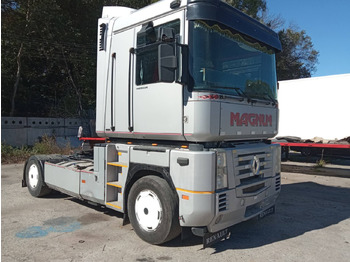 وحدة جر RENAULT Magnum 480