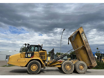 شاحنة قلاب مفصلية CATERPILLAR 730C