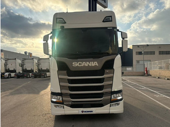 وحدة جر SCANIA S 500