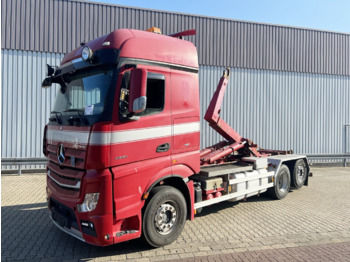 شاحنة ذات خطاف MERCEDES-BENZ Actros 2551