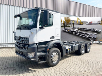 شاحنة ذات خطاف MERCEDES-BENZ Arocs 2642