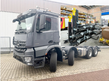 شاحنة ذات خطاف MERCEDES-BENZ Arocs 3251