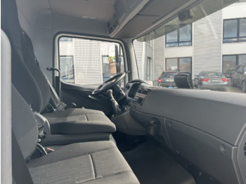 Interior photo 2: Mercedes-Benz Atego 818 K 4x2 Atego 818 K 4x2, 2x AHK, Meiller-Kipper, mehrfach Vorhanden! Mercedes-Benz Atego 818 K 4x2 Atego 818 K 4x2, 2x AHK, Meiller-Kipper, mehrfach Vorhanden!