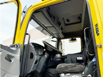 Interior photo 1: شاحنة نقل المخلفات Mercedes-Benz Axor 1833 K 4x2 Axor 1833 K 4x2, Gergen TAK 20 Tele-Absetzer Interior photo 1: شاحنة نقل المخلفات Mercedes-Benz Axor 1833 K 4x2 Axor 1833 K 4x2, Gergen TAK 20 Tele-Absetzer
