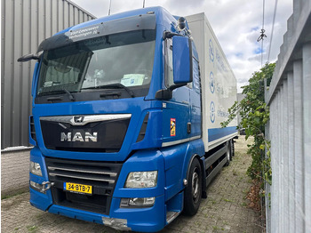 شاحنة مقفلة MAN TGX 26.460