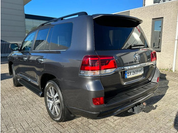 سيارة دفع رباعي Toyota Land Cruiser V8 LAND CRUISER 200 V8 + CAMERA 360 + FRIDGE + DIESEL + ONLY EXPORT: صورة 3