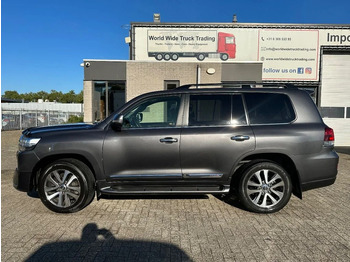 سيارة دفع رباعي Toyota Land Cruiser V8 LAND CRUISER 200 V8 + CAMERA 360 + FRIDGE + DIESEL + ONLY EXPORT: صورة 2