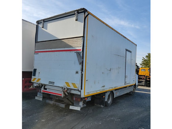 شاحنة مقفلة Mercedes-Benz 818: صورة 3