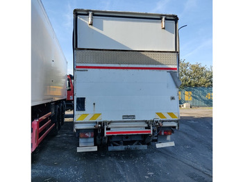 شاحنة مقفلة Mercedes-Benz 818: صورة 4