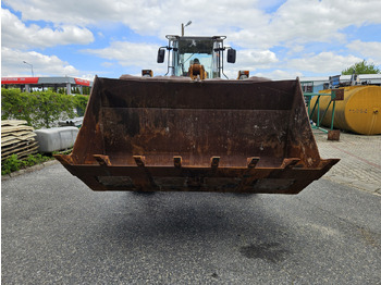 اللودر بعجل Case 821 C: صورة 4