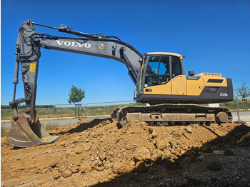 حفار زحاف VOLVO EC220DL
