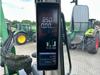 جرار John Deere 6155M: صورة 2