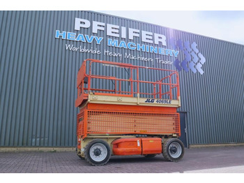 رافعة هيدروليكية مقصية JLG